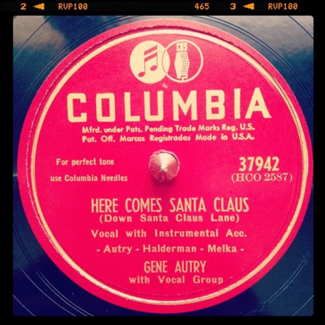 Random Record Pick: Gene Autry, Here Comes Santa Claus / An Old Fashioned Tree #vinyl #78 #geneautry #christmas #santa #country #folkmusic #cowboy